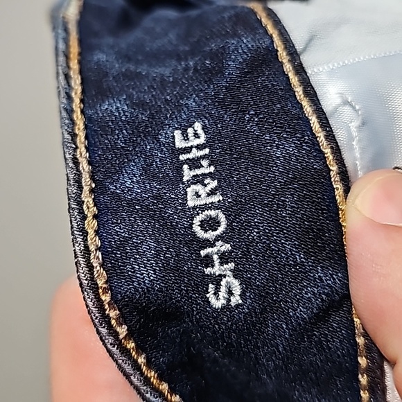 American Eagle super stretch dark wash size 2 jean shorts - Picture 7 of 8